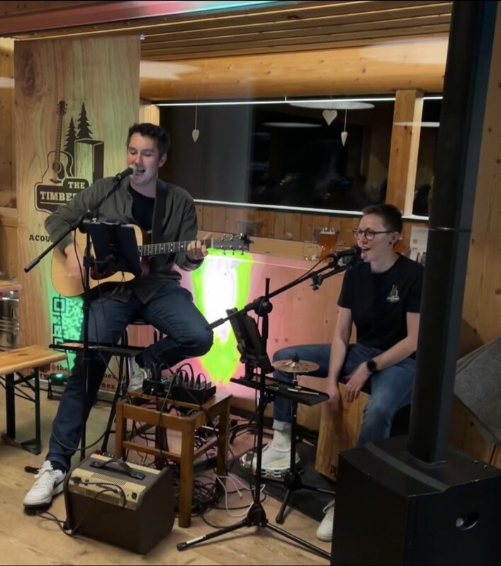 The Timbertones bei einer Acoustic Session in einem Holzlokal