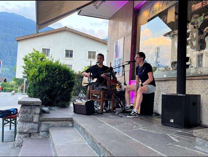 The Timbertones bei einem Auftritt im Freien