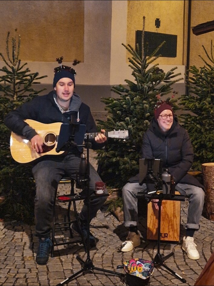 The Timbertones bei einem winterlichen Auftritt